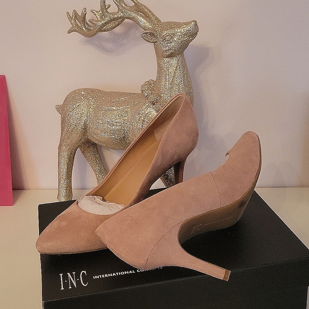 Pumps with a very comfortable heel in great condition